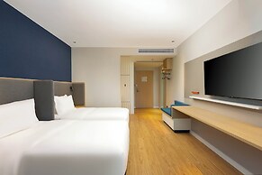 Holiday Inn Express Wuxi East Station by IHG