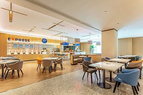 Holiday Inn Express Wuxi East Station by IHG