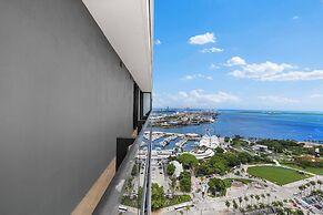 Luxury  Spacious Condo at Downtown Miami