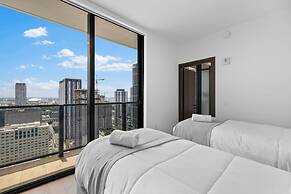Luxury  Spacious Condo at Downtown Miami