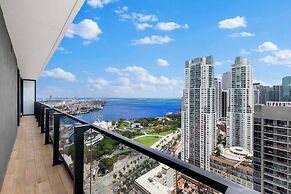 Luxury  Spacious Condo at Downtown Miami