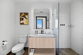 Luxury  Spacious Condo at Downtown Miami