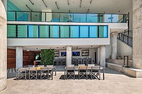 Luxury  Spacious Condo at Downtown Miami