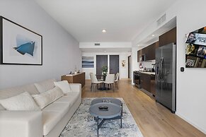 Luxury  Spacious Condo at Downtown Miami