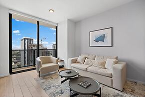 Luxury  Spacious Condo at Downtown Miami