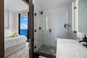 Luxury  Spacious Condo at Downtown Miami
