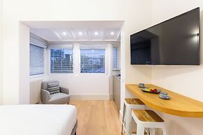 Cozy Studio in Chiaia district