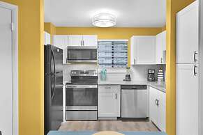 Beachy Vibe 2 BDR In Desirable HHI Resort!