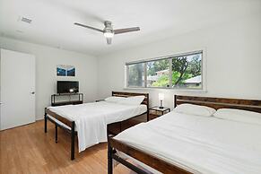 Quiet 4 Bedroom Home Located off Sola