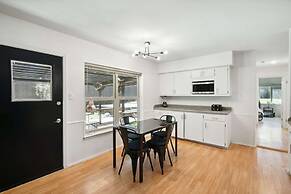 Quiet 4 Bedroom Home Located off Sola