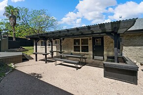 Quiet 4 Bedroom Home Located off Sola