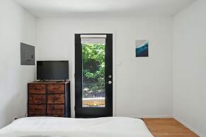 Quiet 4 Bedroom Home Located off Sola