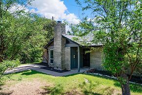 Quiet 4 Bedroom Home Located off Sola