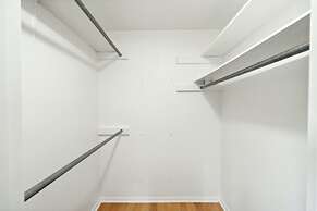 Quiet 4 Bedroom Home Located off Sola