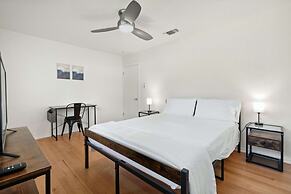 Quiet 4 Bedroom Home Located off Sola