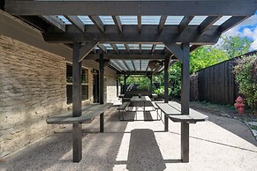 Quiet 4 Bedroom Home Located off Sola