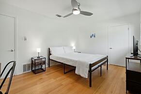 Quiet 4 Bedroom Home Located off Sola