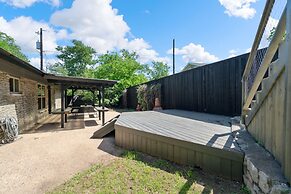 Quiet 4 Bedroom Home Located off Sola