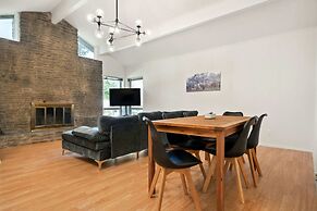 Quiet 4 Bedroom Home Located off Sola