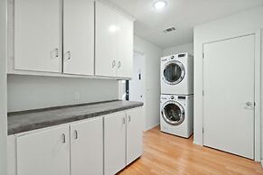 Quiet 4 Bedroom Home Located off Sola