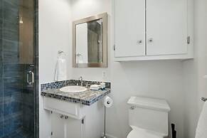 Quiet 4 Bedroom Home Located off Sola