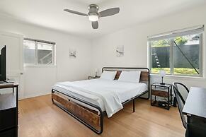 Quiet 4 Bedroom Home Located off Sola