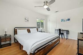 Quiet 4 Bedroom Home Located off Sola