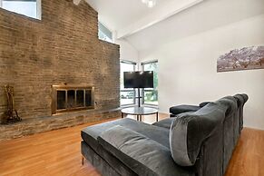 Quiet 4 Bedroom Home Located off Sola