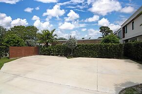 5BR Sleeps 14 w/ In-law Suite & Bbq!