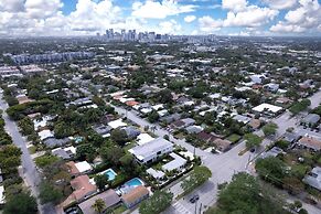 5BR Sleeps 14 w/ In-law Suite & Bbq!