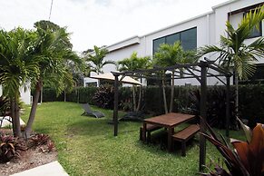 5BR Sleeps 14 w/ In-law Suite & Bbq!