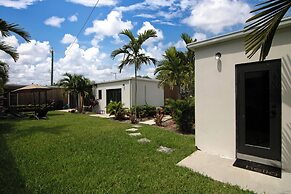 5BR Sleeps 14 w/ In-law Suite & Bbq!