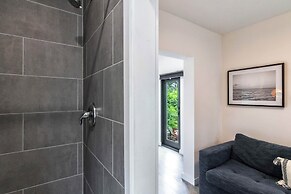 5BR Sleeps 14 w/ In-law Suite & Bbq!