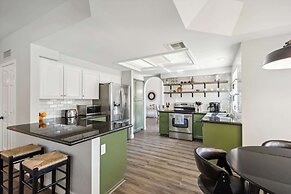 Red Mountain Retreat 5 BDR w/ Heated Pool!