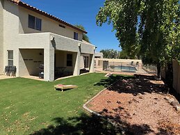 Red Mountain Retreat 5 BDR w/ Heated Pool!