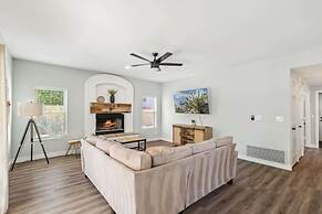 Red Mountain Retreat 5 BDR w/ Heated Pool!