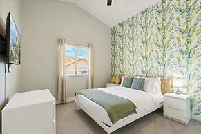 Red Mountain Retreat 5 BDR w/ Heated Pool!
