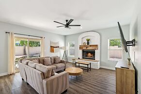 Red Mountain Retreat 5 BDR w/ Heated Pool!