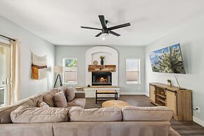 Red Mountain Retreat 5 BDR w/ Heated Pool!