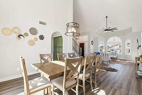 Red Mountain Retreat 5 BDR w/ Heated Pool!