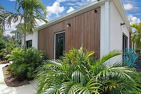 Palm Paradise Retreat Sleeps 4