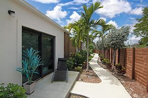 Palm Paradise Retreat Sleeps 4