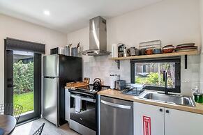 Palm Paradise Retreat Sleeps 4