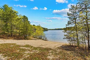 Cottage on Jenkins Pond