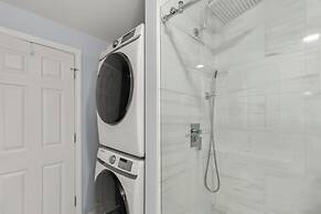 Cottage on Jenkins Pond