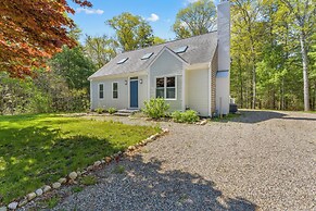 Cottage on Jenkins Pond