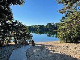 Cottage on Jenkins Pond
