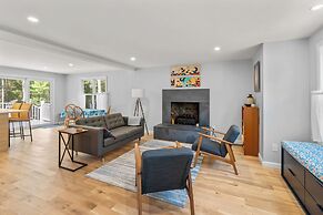 Cottage on Jenkins Pond