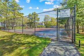 Cottage on Jenkins Pond