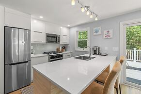 Cottage on Jenkins Pond